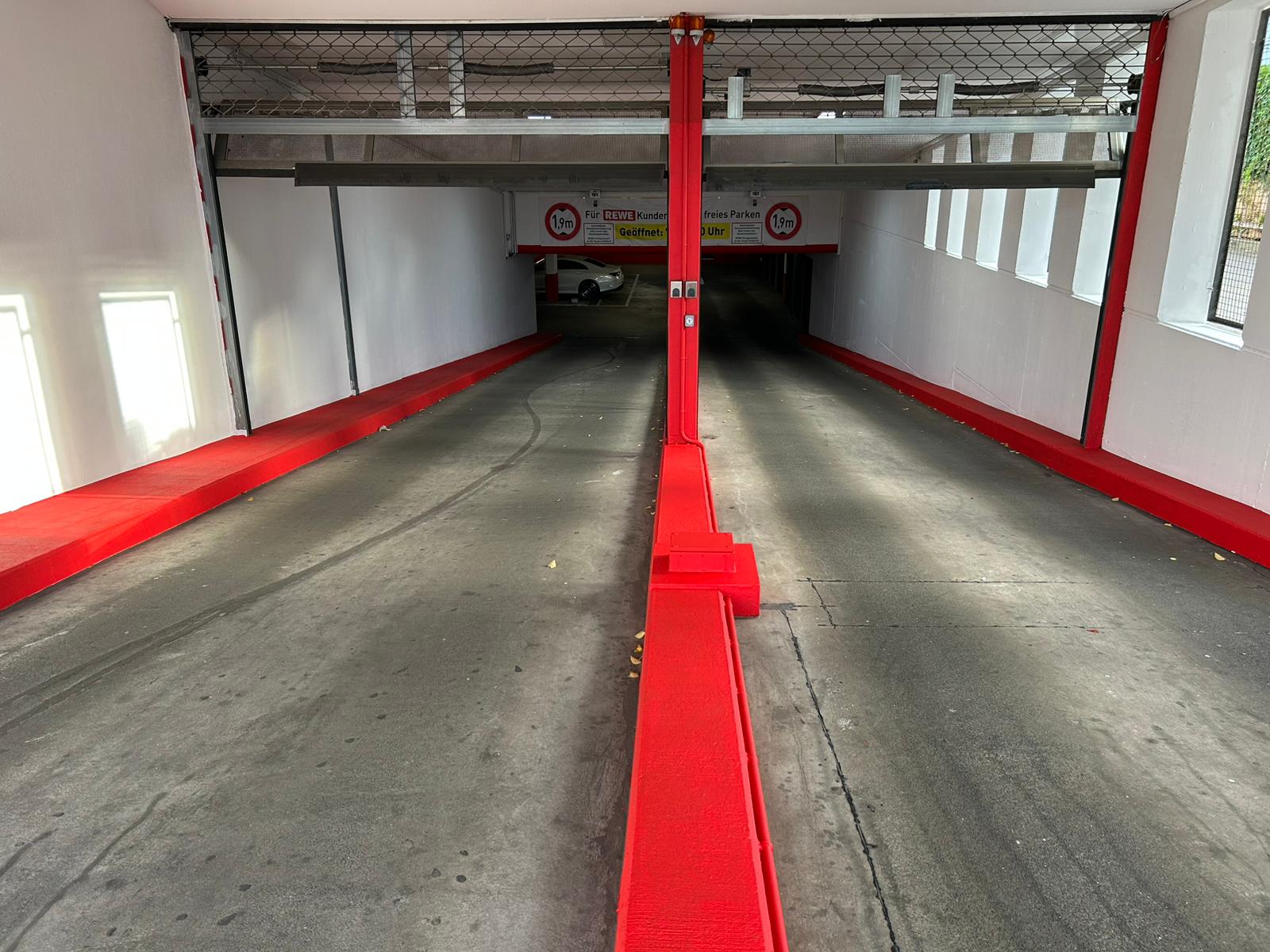 Saubere und breite Stellplätze für Ihr Auto